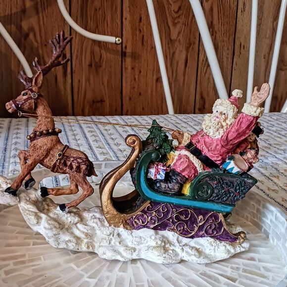 Holiday Santa And His Sleigh With Rainder - Picture 3 of 12